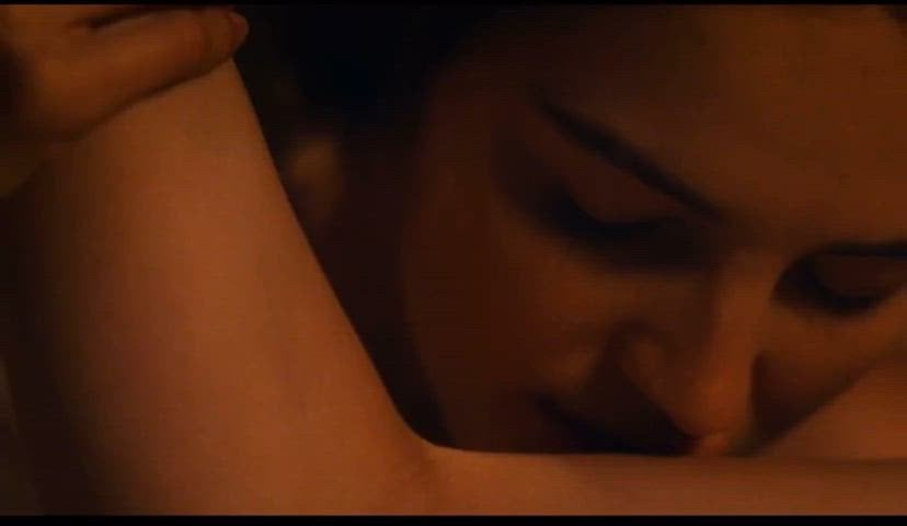 Hailee Steinfeld amp Ella Hunt in Dickinson Pt 2.jpg