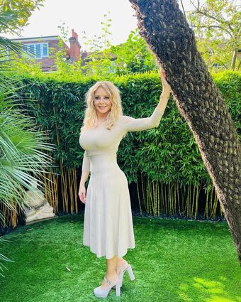 Carol-vorderman Nude Leaks OnlyFans Photo 116