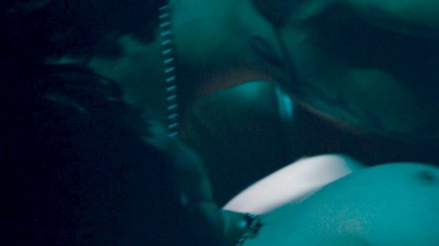 Rose McGowans lovely plots in Doom Generation 1995.jpg