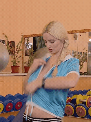 Yulia Senkevich in Ukrainian TV show Naked and Funny.gif