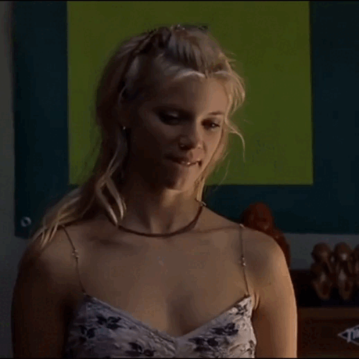 Amy Smart Road Trip.gif