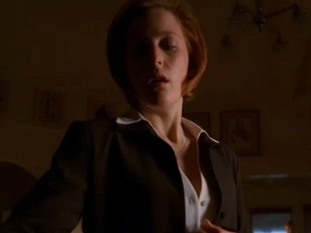 Gillian Anderson X Files S7E15.jpg