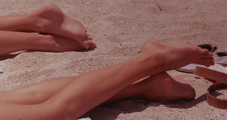 Lea Thompson amp Victoria Jackson in Casual Sex 1988.gif