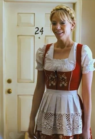 Riki Lindhome in Under the Silver Lake 2018.jpg