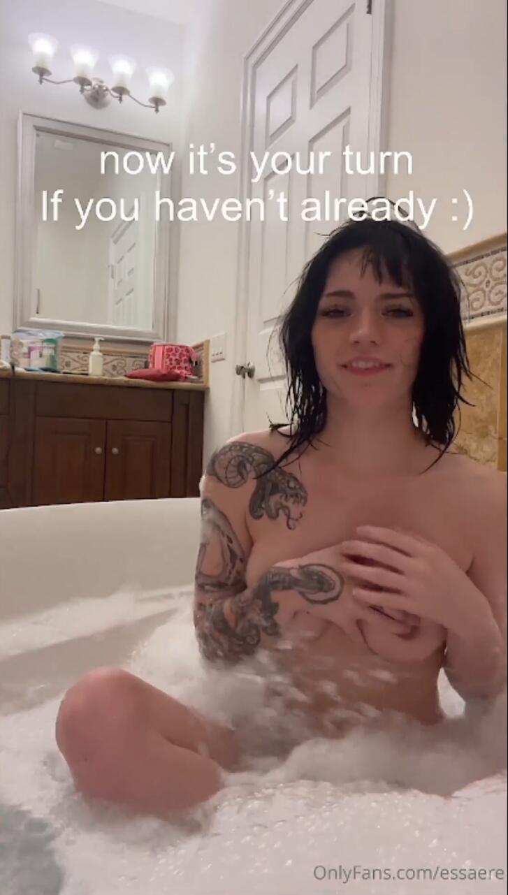 essaere Nude OnlyFans Leaks 5