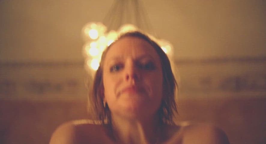 Elizabeth Moss bouncin plots in The Square 2017 slowed.jpg