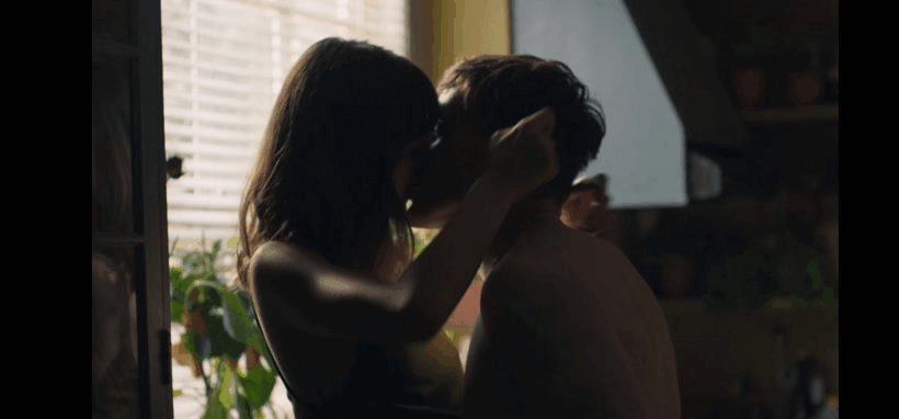 Daisy edgar jones.gif