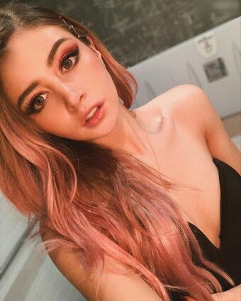 Chrissy Costansa Nude Leaks OnlyFans Photo 15