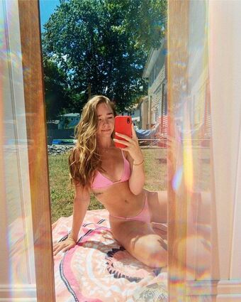 Holly Taylor holly taylor Nude Leaks OnlyFans – Leaked Models.jpg