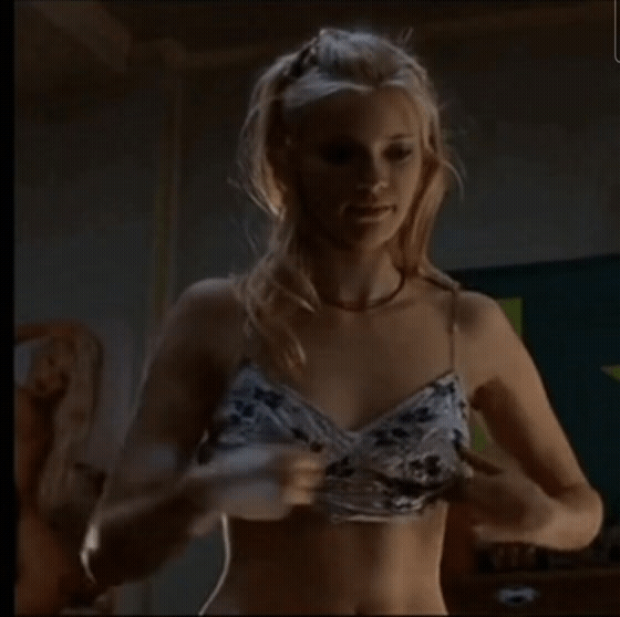 Amy Smart.gif