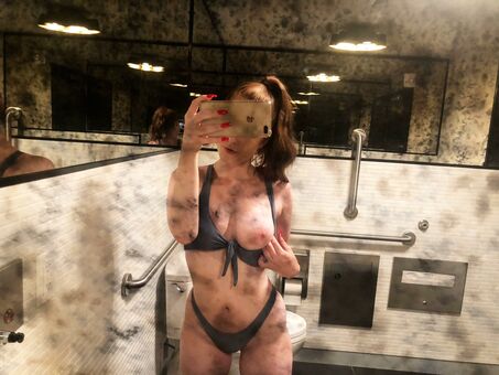 Flambabe Rosalie Nude Leaks OnlyFans Photo 11
