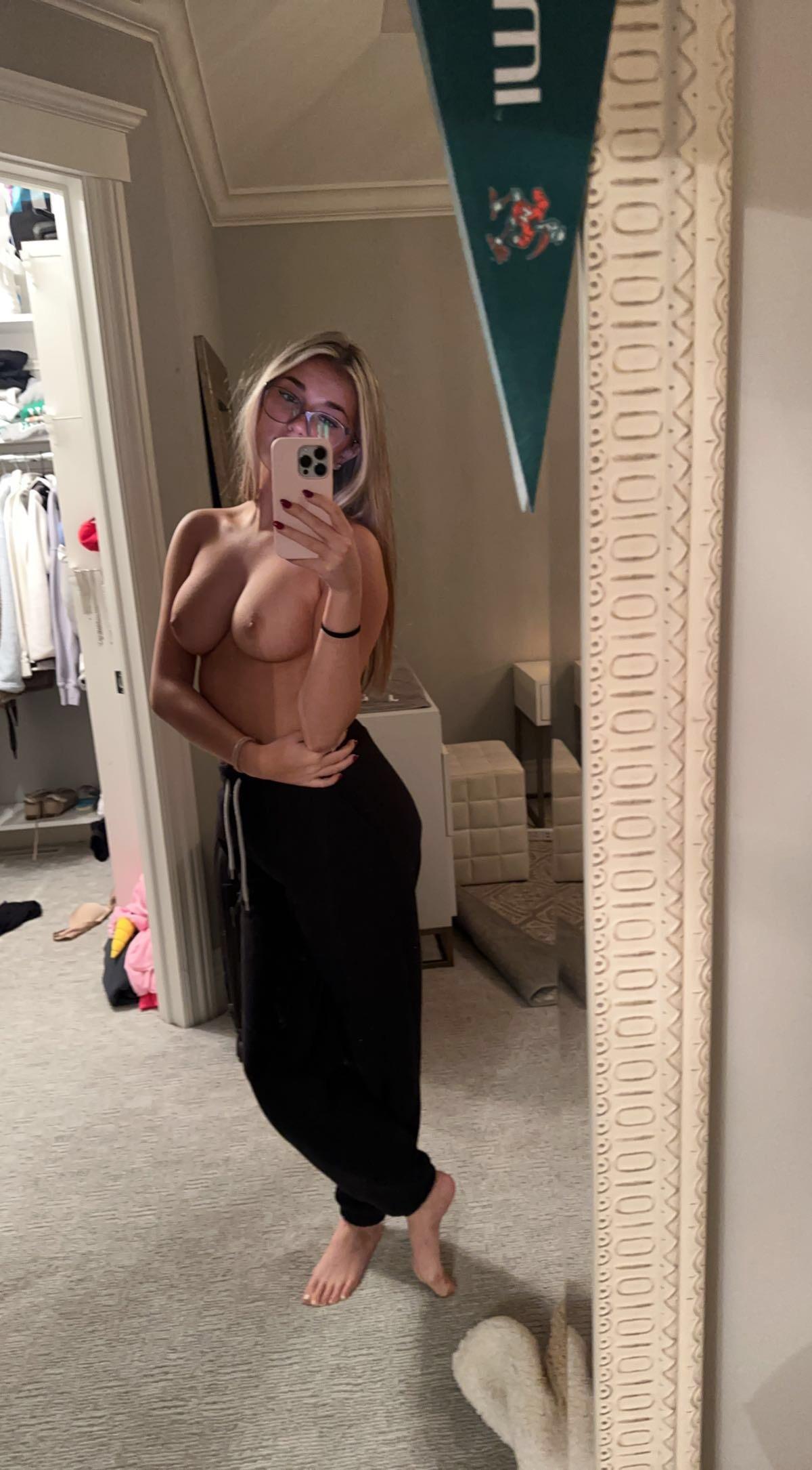 Breckie Hill Nude Topless Mirror OnlyFans Set Leaked – Influencers.jpg