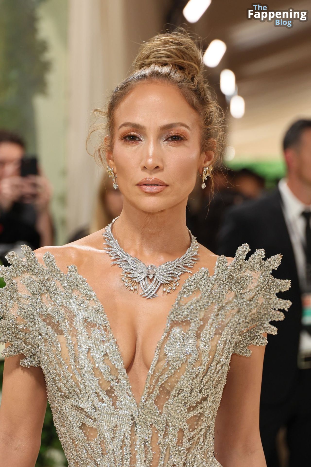 Jennifer Lopez Shows Off Her Assets at the 2024 Met.jpg