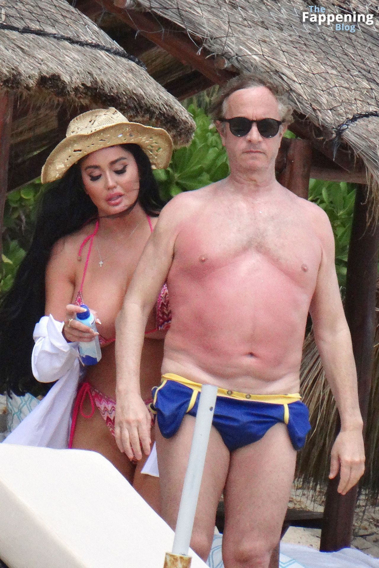 Becky Hudson Enjoys Her Mexico Vacation with Pauly Shore 26.jpg