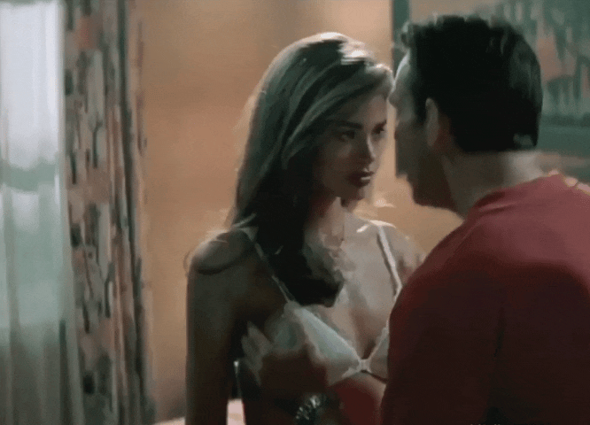 Denise Richards 27 Neve Campbell 25 in Wild Things 1998.gif