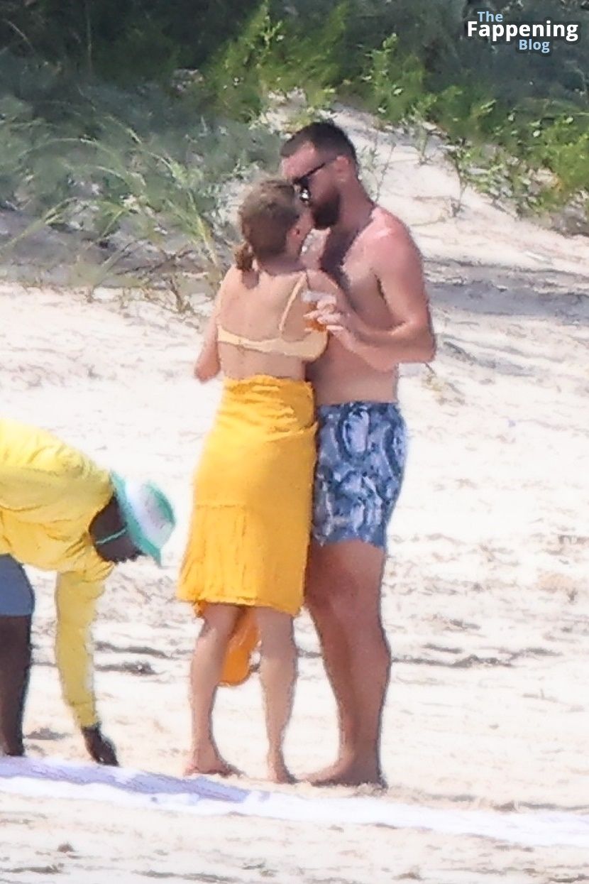 Taylor Swift Enjoy a Day on the Beach with Travis.jpg