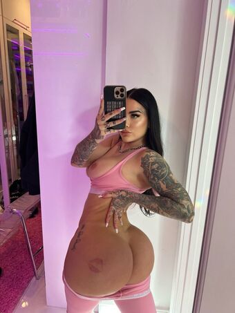 Karmen Karma Nude Leaks OnlyFans Photo 18