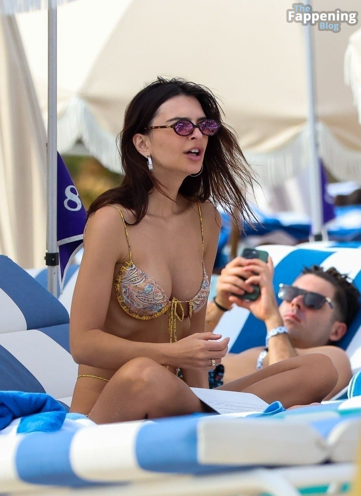 Emily Ratajkowski Shows Off Her Sexy Bikini Body in Miami.jpg