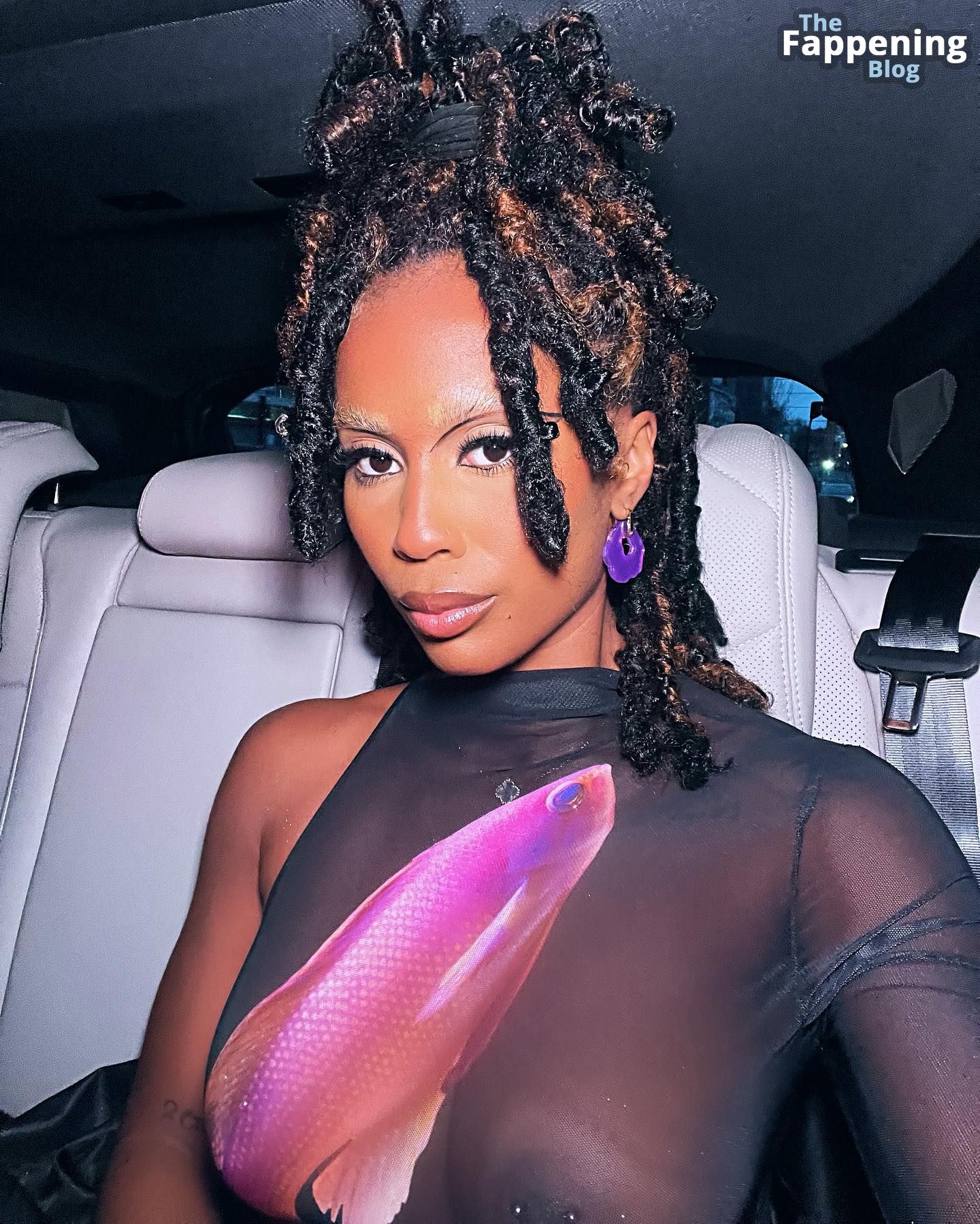 IAMDDB Shows Off Her Nude Pierced Tits at the David.jpg