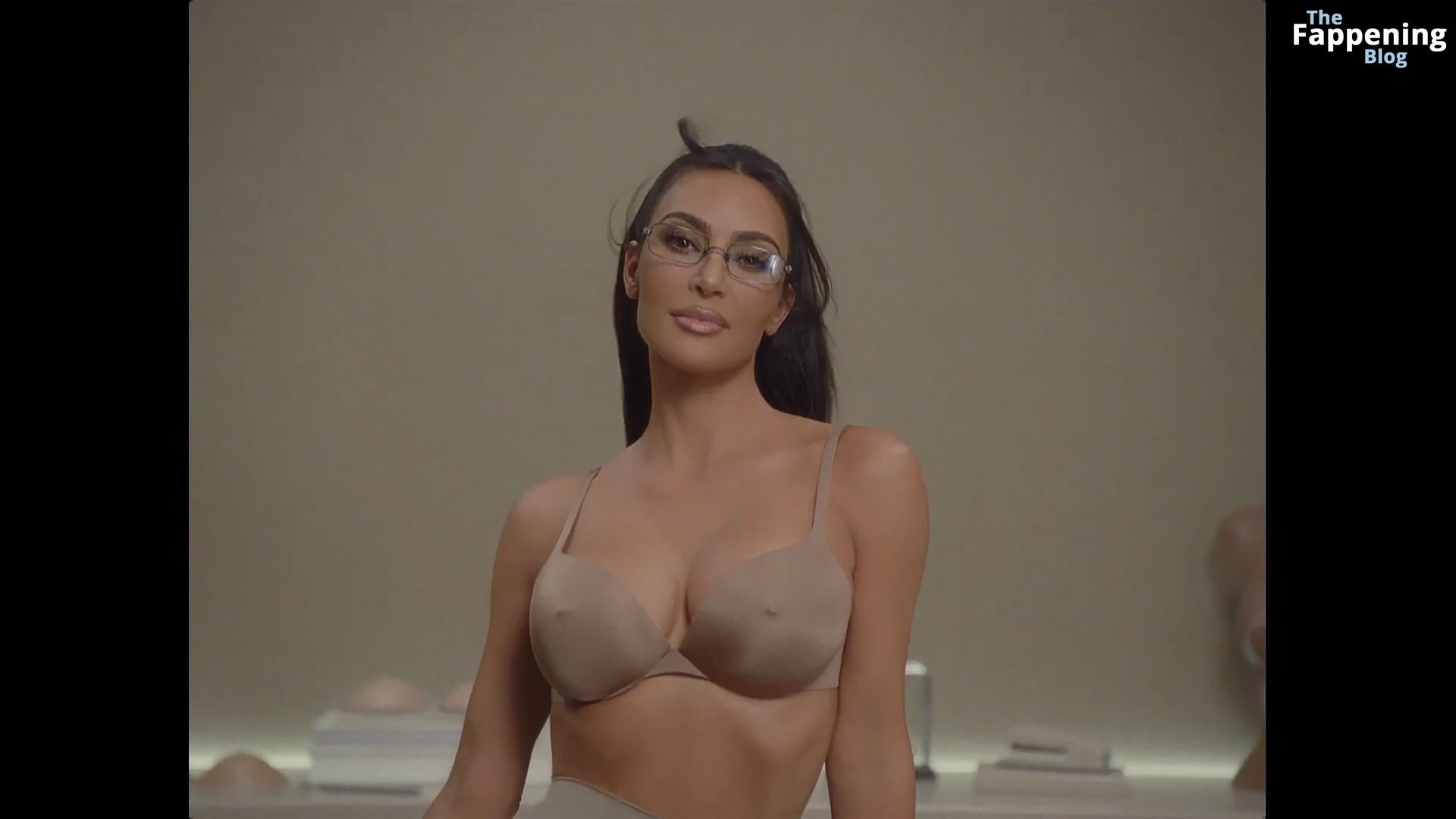 Kim Kardashian Sexy 23 Pics Video.jpg