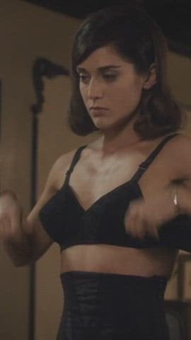 Lizzy Caplan.jpg