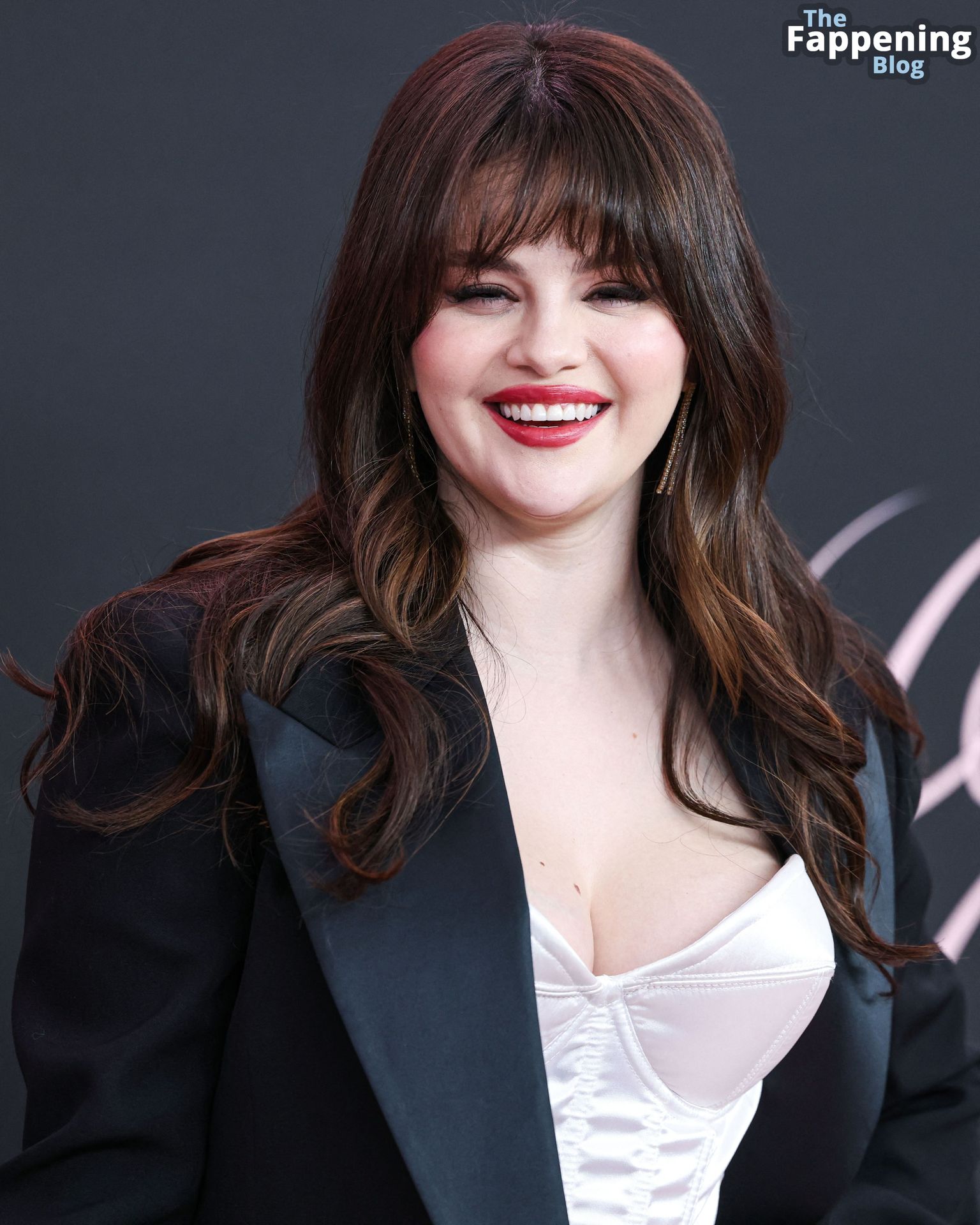 Selena Gomez Displays Nice Cleavage at the Lola Premiere in.jpg