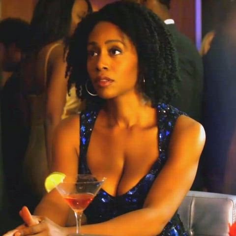 Simone Missick in Luke Cage 2016.jpg