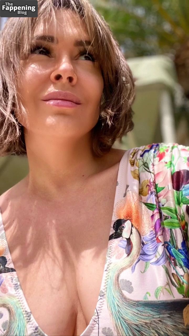 Alyssa Milano Nude Sexy Collection 8 Photos.jpg