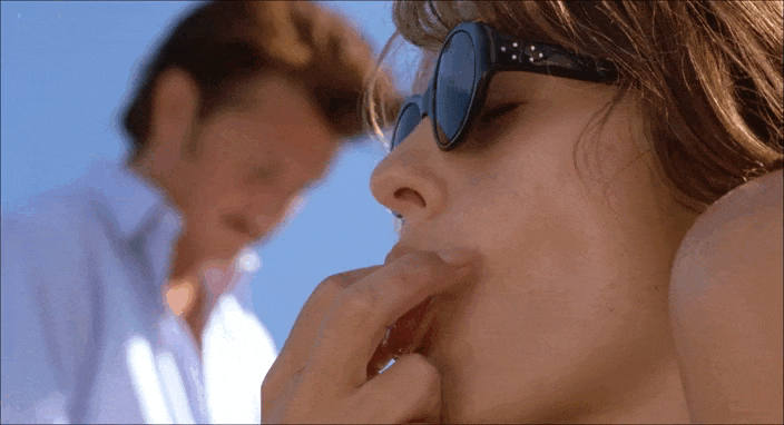 Elizabeth Hurley.gif