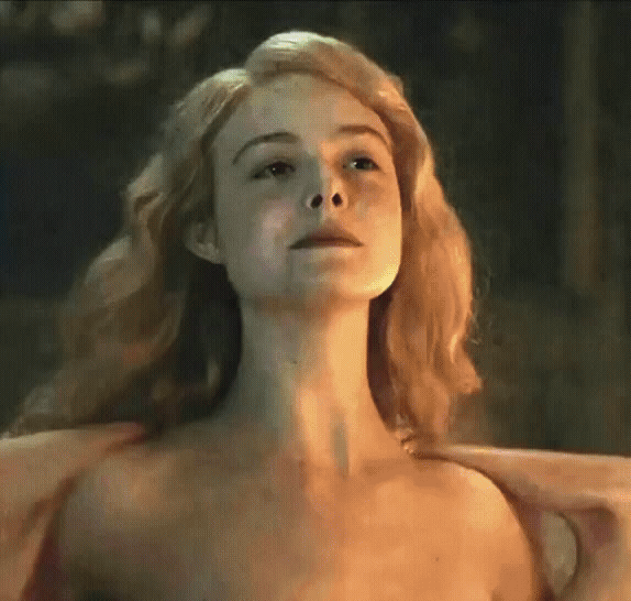 Elle Fanning.gif