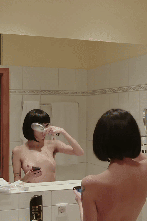 Eva Colle – Searching Eva 2019.gif