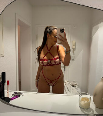 Vanessajolie joliegonebad Nude Leaks OnlyFans – Leaked Models.jpg