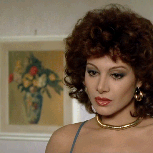 Carmen Russo Giovani belle probabilmente ricche 1982.gif