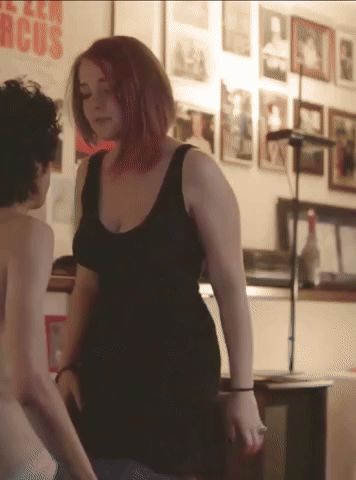 Miriana Raschilla in Short Skin.gif