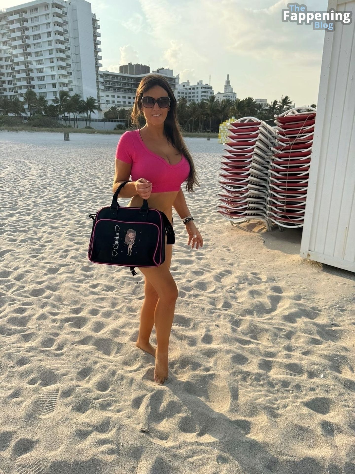 Claudia Romani Hits Miami Beach 13 Photos.jpg