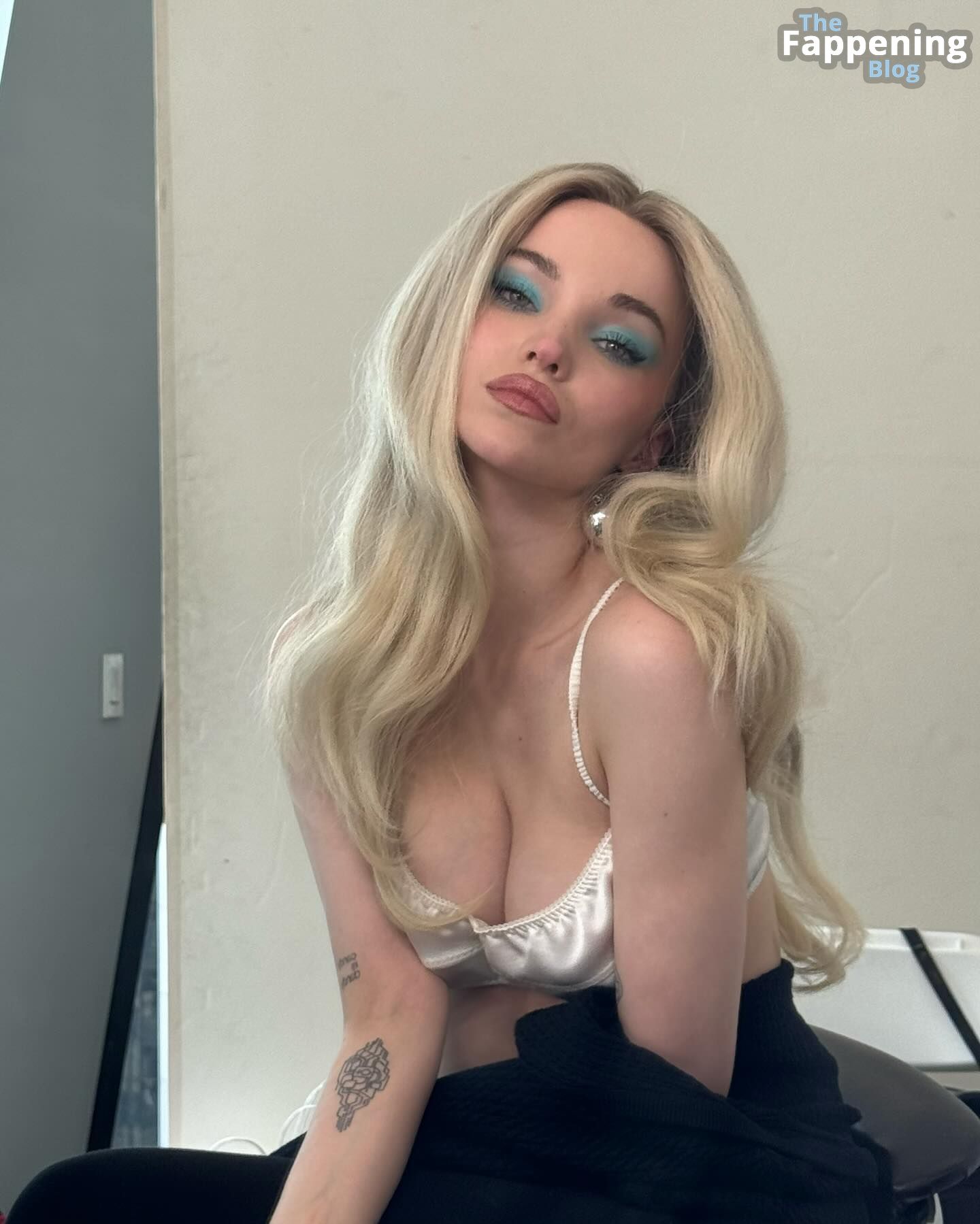 Dove Cameron Sexy 6 Photos.jpg