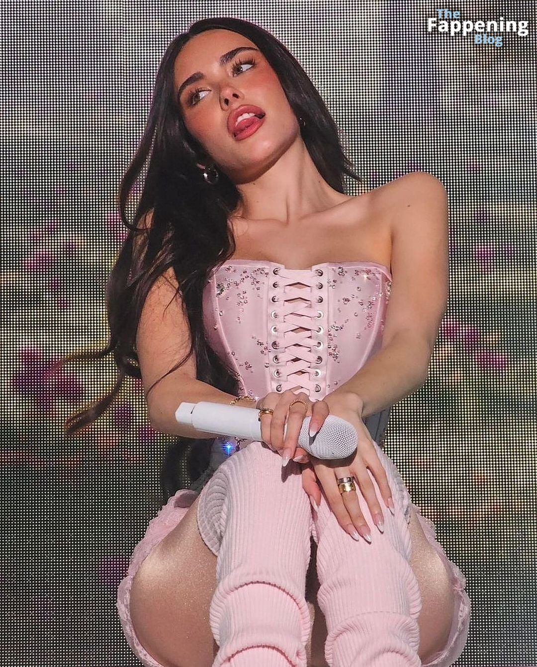 Madison Beer Flaunts Her Sexy Figure on Stage in Oslo.jpg