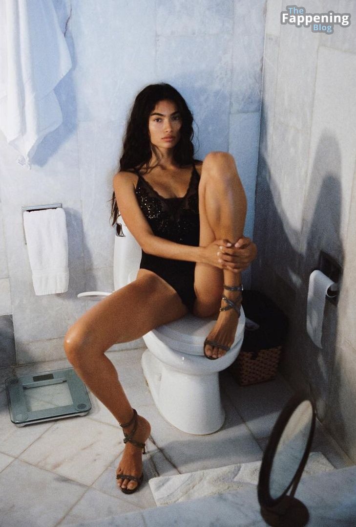 Kelly Gale Flaunts Her Sexy Figure in Lingerie 7 Photos.jpg