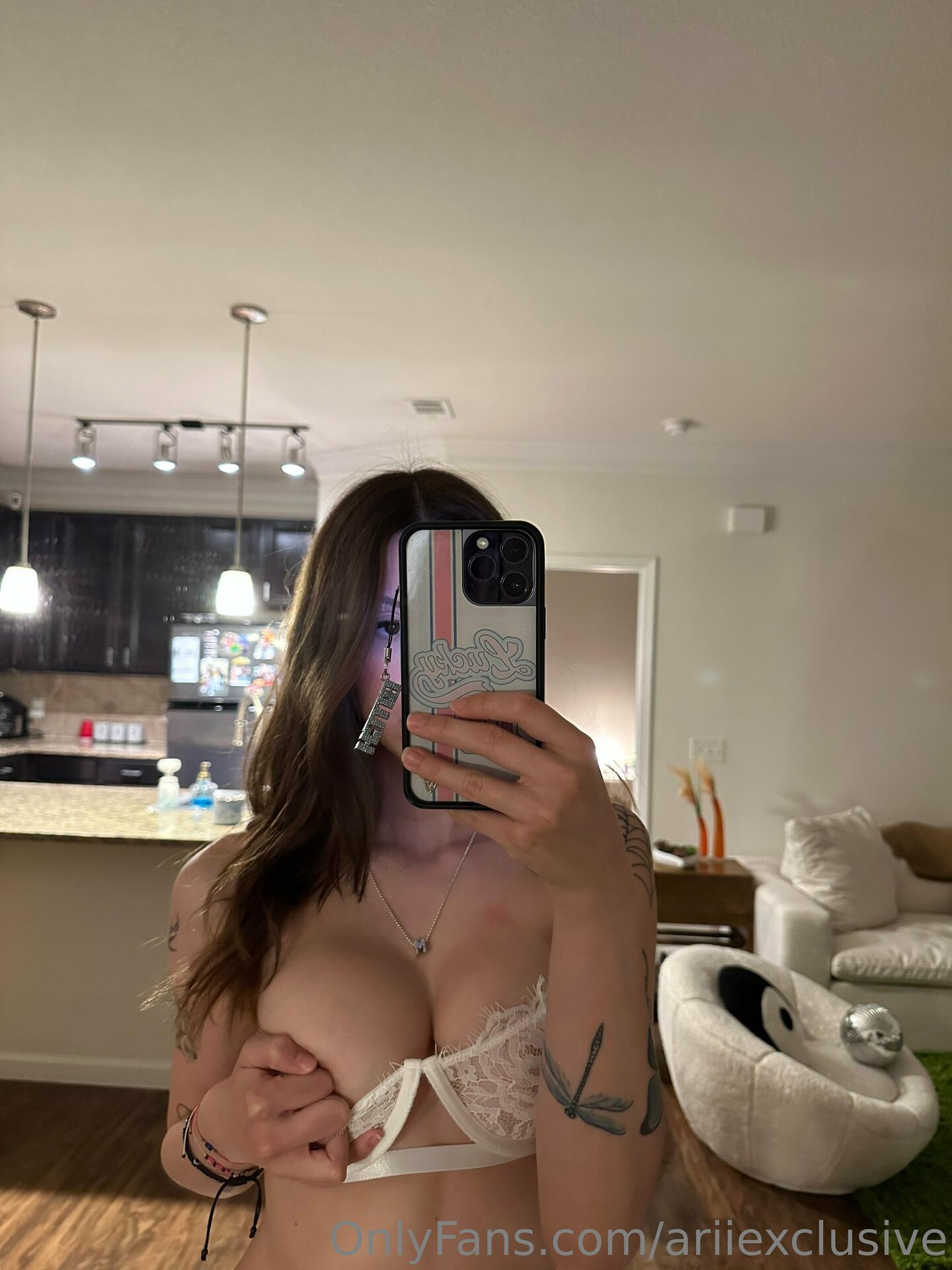 arii ariiexclusive Nude OnlyFans Leaks 7 Photos.jpg