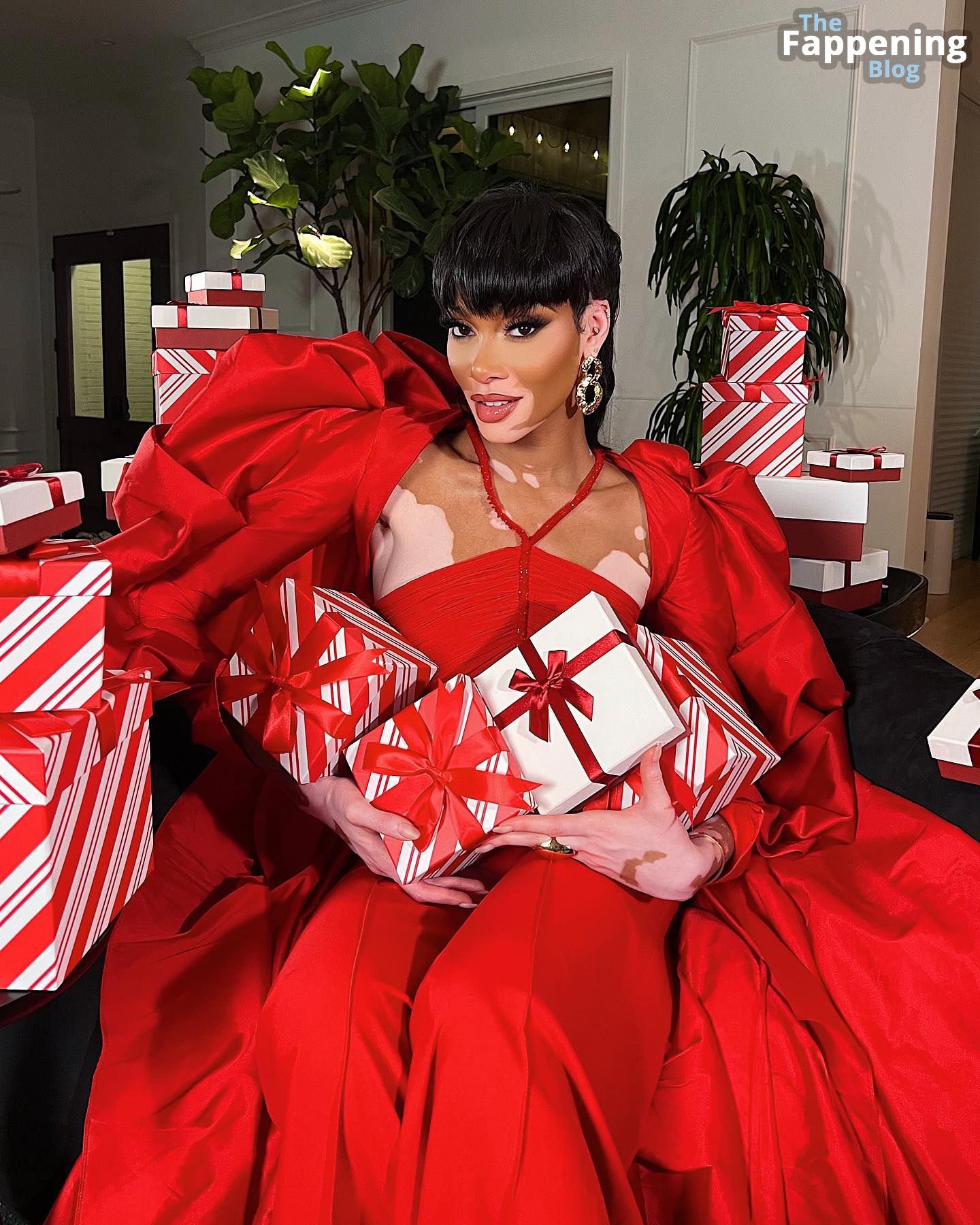 Winnie Harlow Hot 11 Photos.jpg