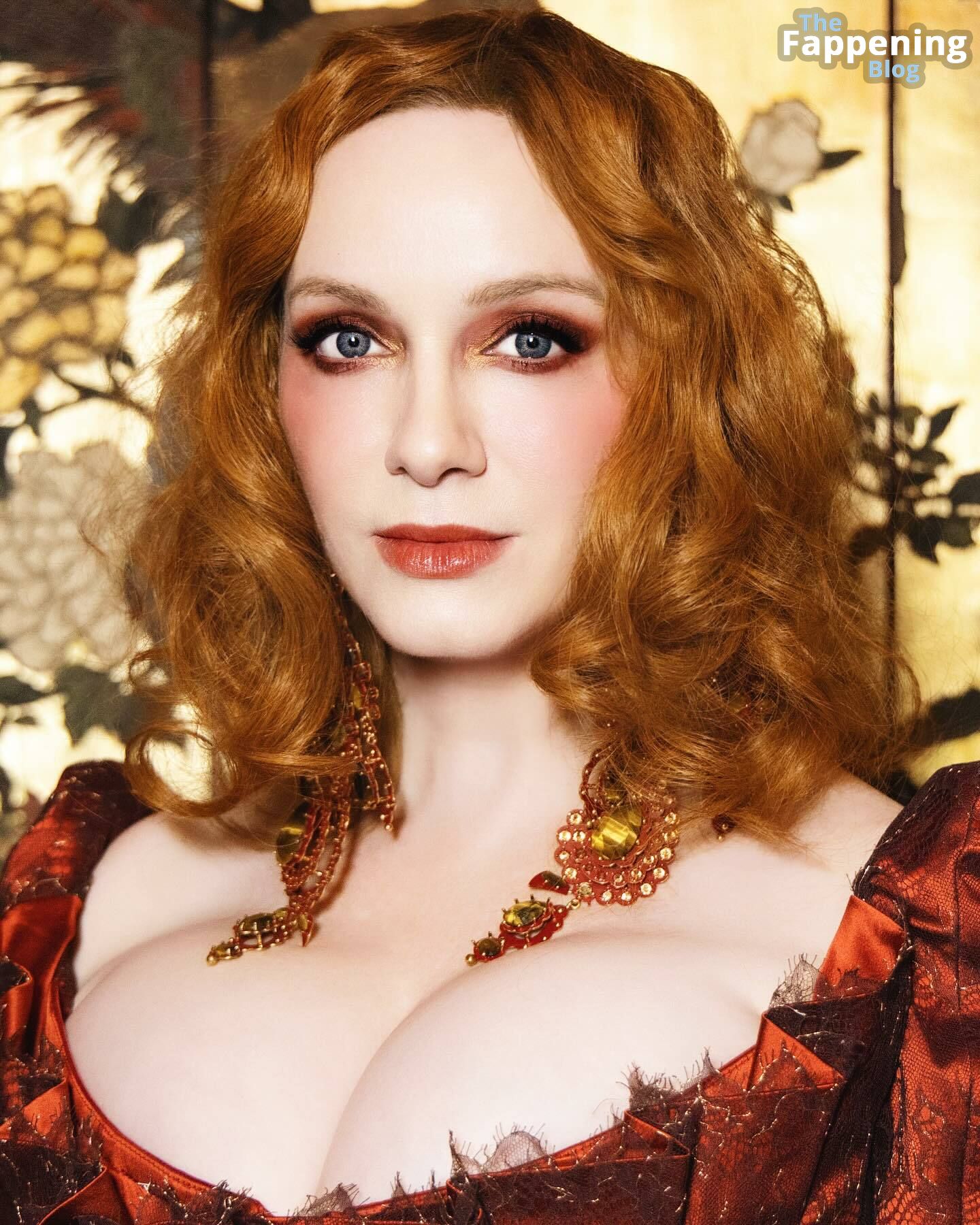 Christina Hendricks Sexy 11 Photos Video.jpg