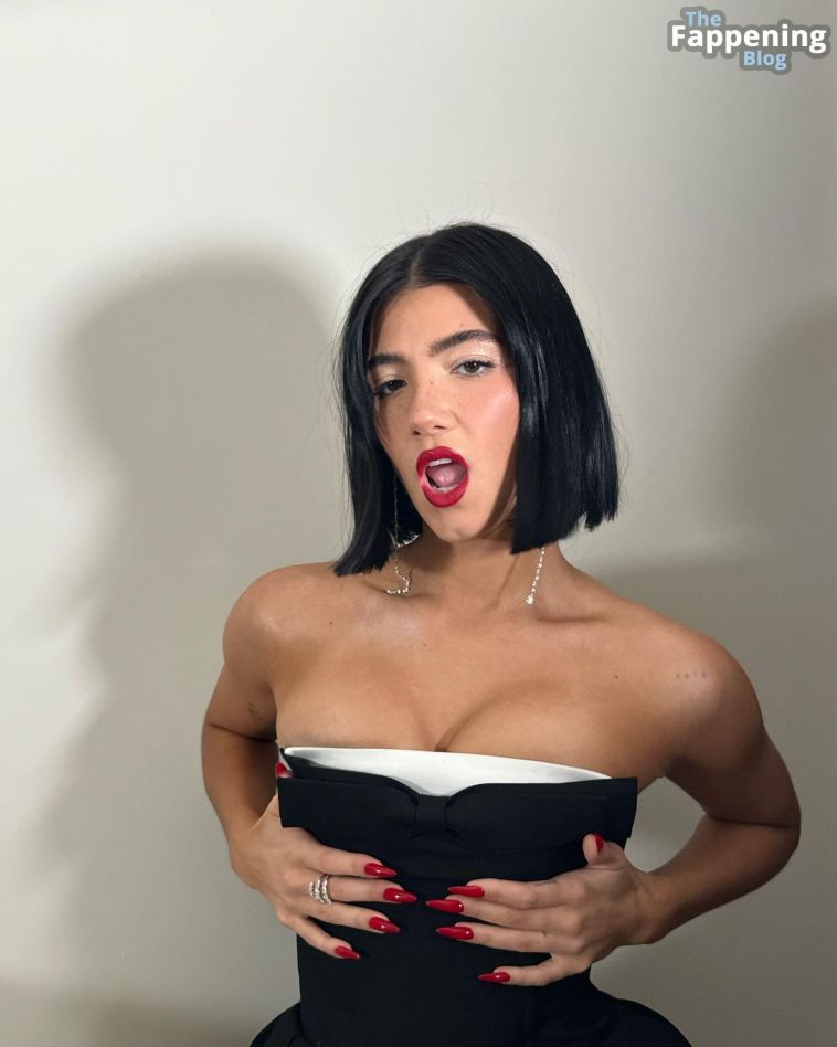 Charli DAmelio Displays Nice Cleavage at the 2023 MTV Video.jpg