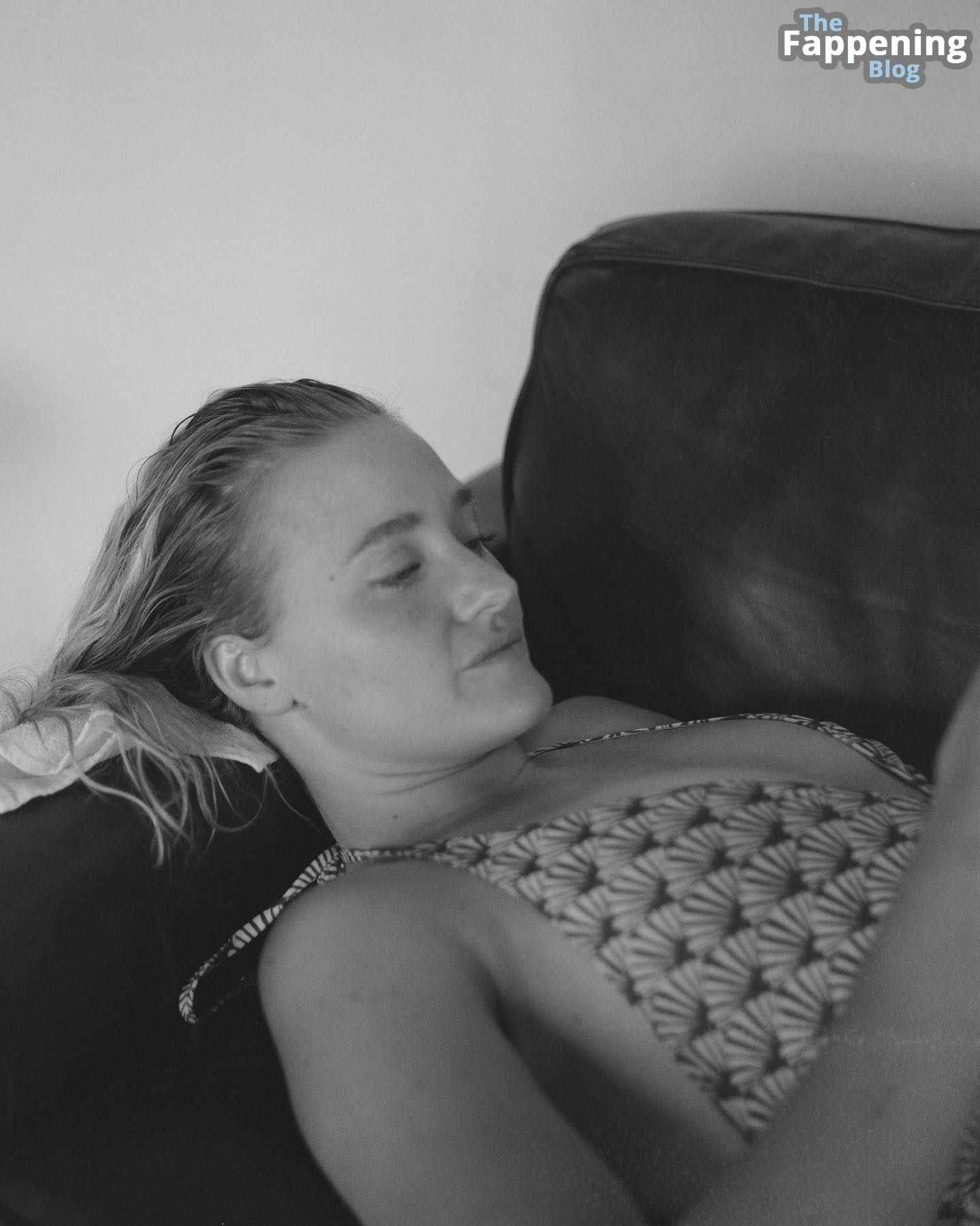 Amanda AJ Michalka Sexy 2 Photos.jpg