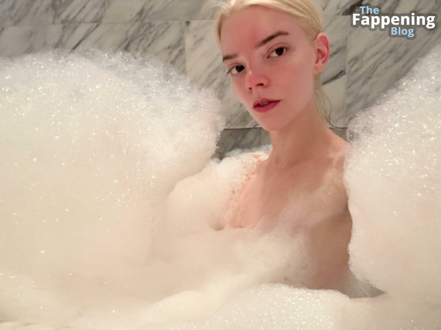 Anya Taylor Joy Poses Naked 1 Photo.jpg