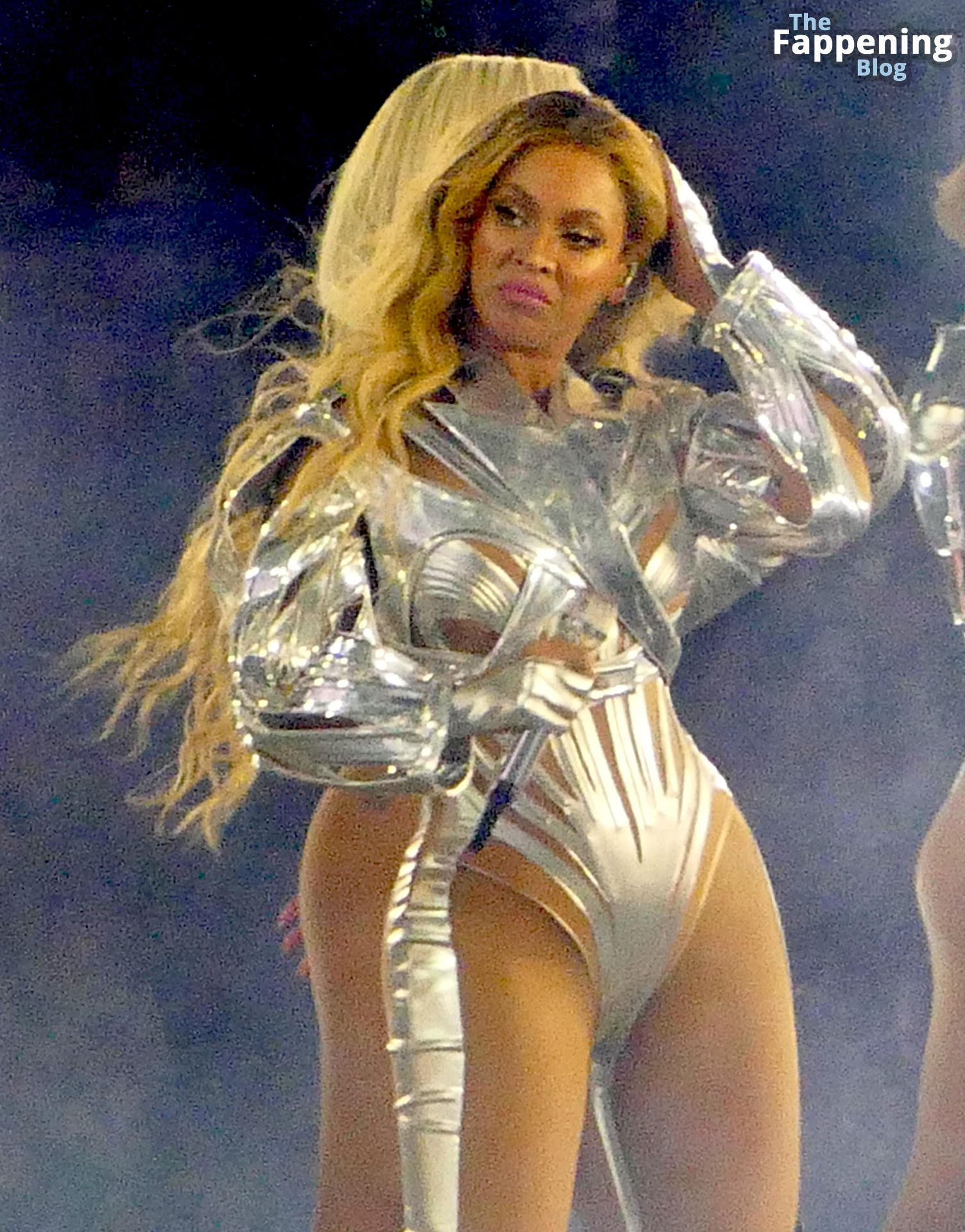 Beyonce Sings Her Hits to Celeb Filled Crowd in LA 53.jpg