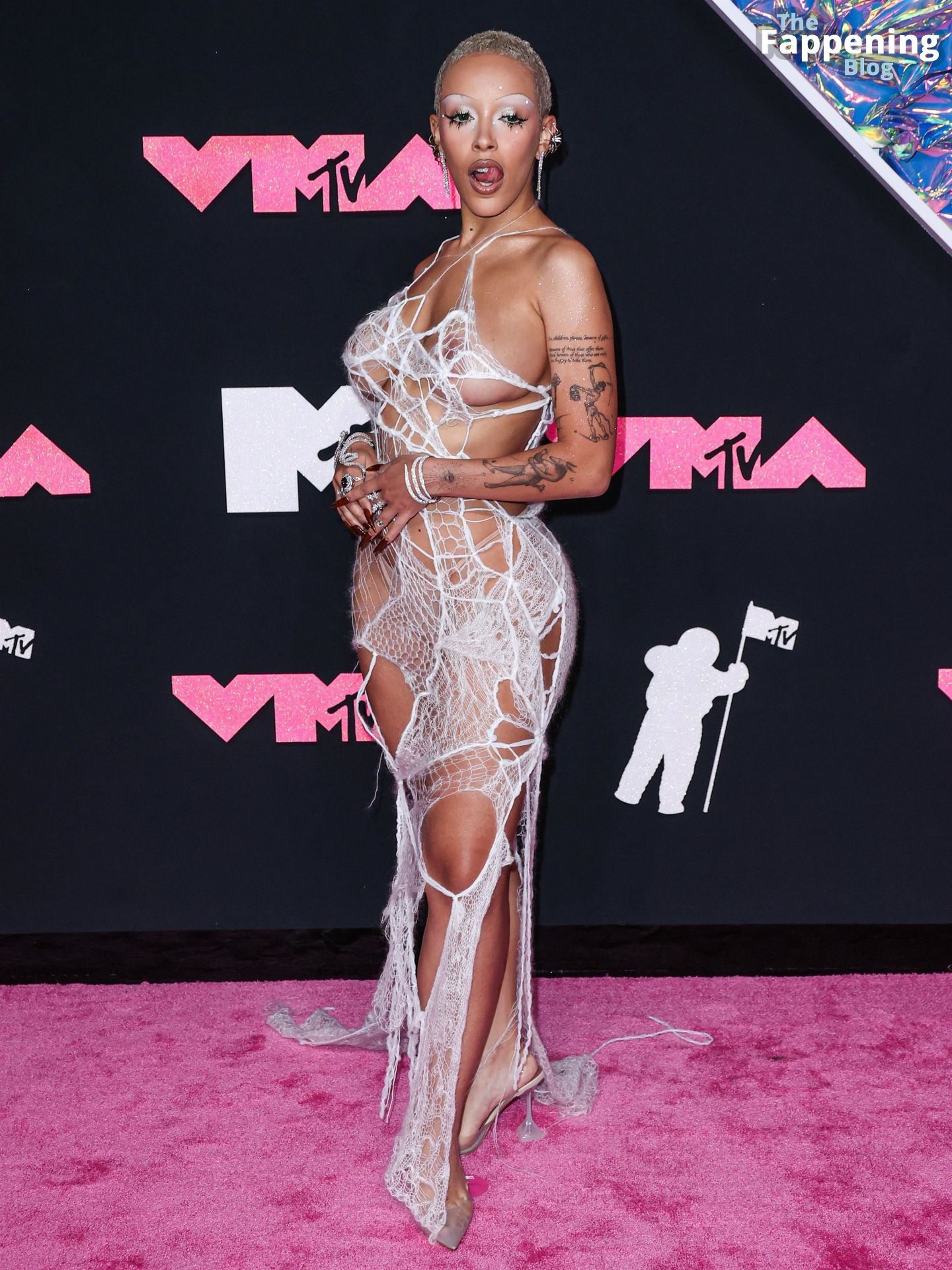Doja Cat Displays Some Nudity at the 2023 MTV Video.jpg