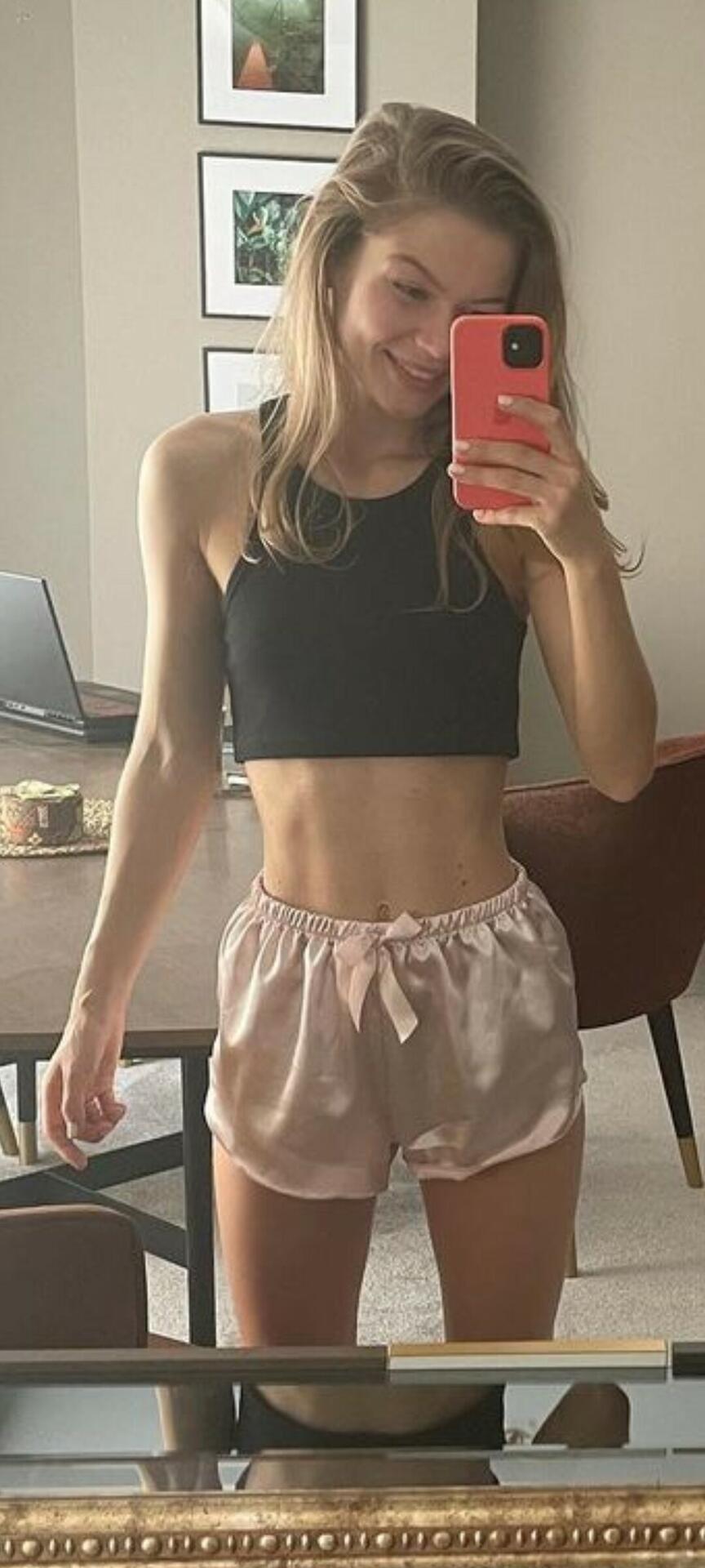 Lizi Asmr lizequalsasmr Nude OnlyFans Leaks 8 Photos.jpg