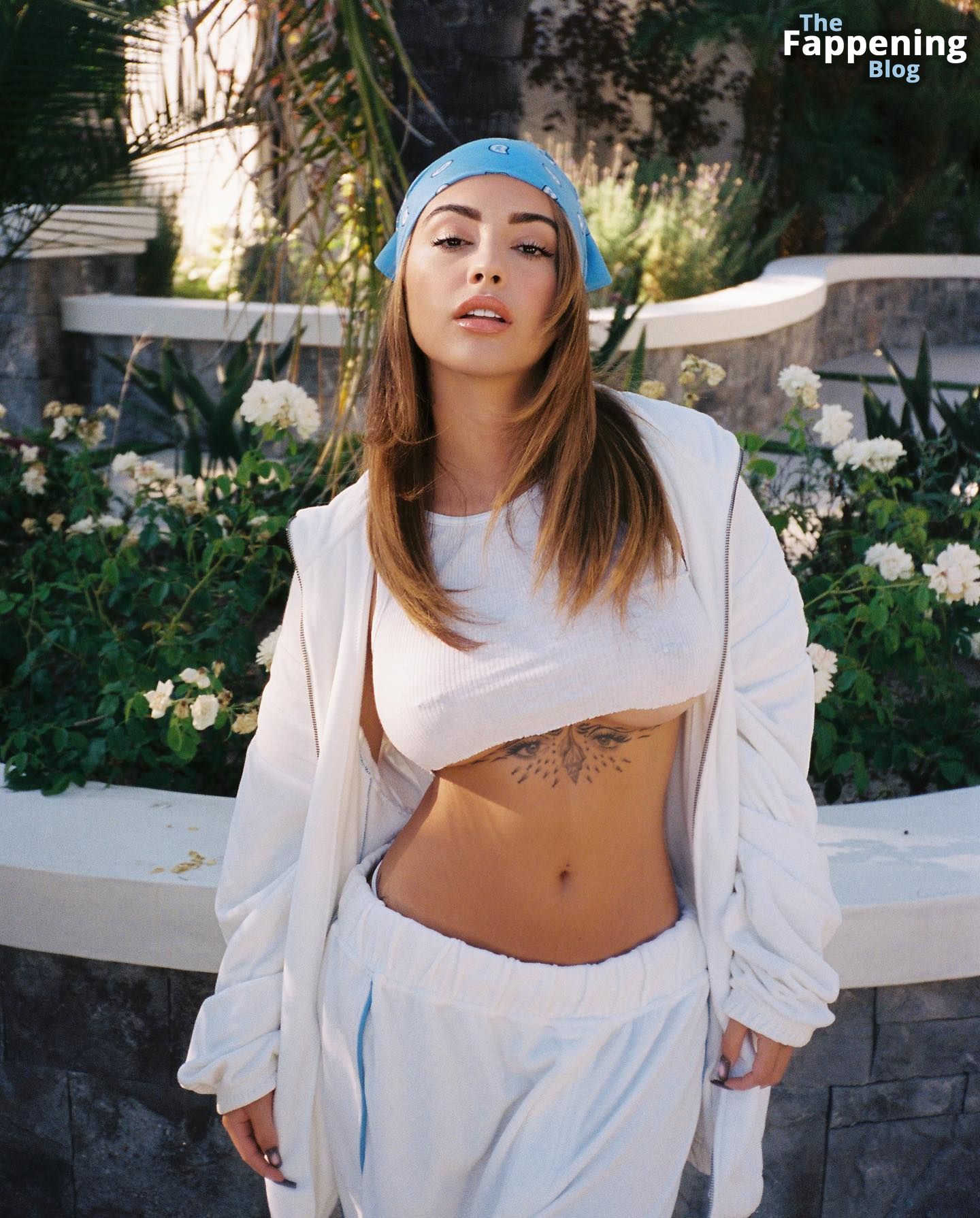 Malu Trevejo Braless 5 Photos.jpg