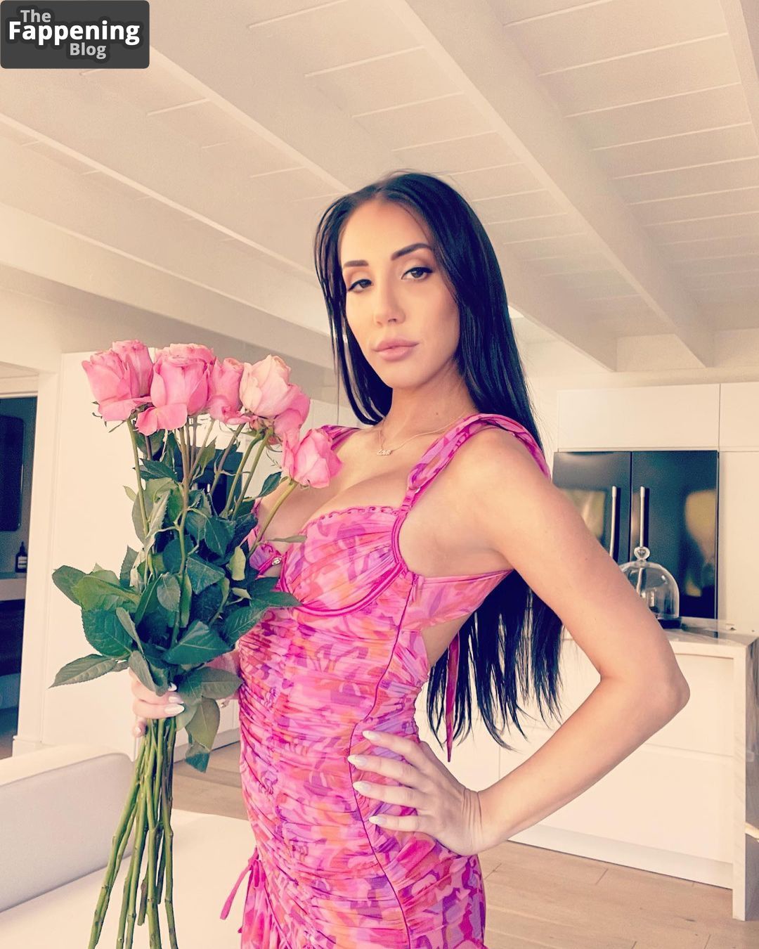Naomi Ross Sexy 5 Photos.jpg