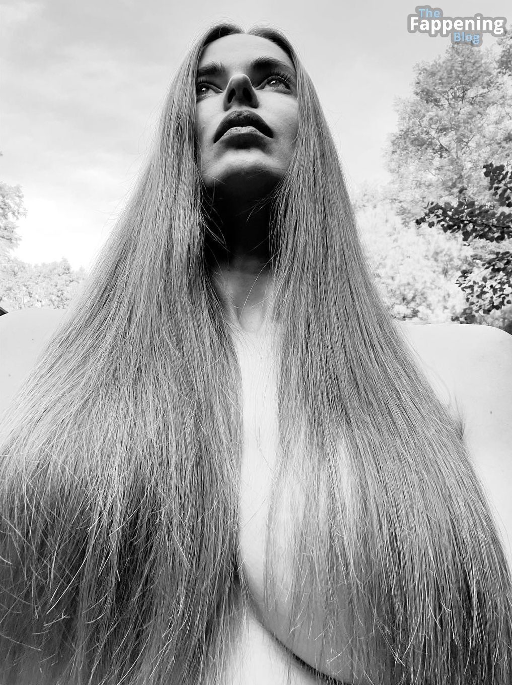 Robyn Lawley Topless 4 Photos.jpg